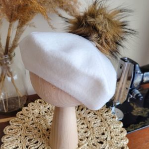 Beret wełniany dla dziewczynki z pomponem 48-52 kolory